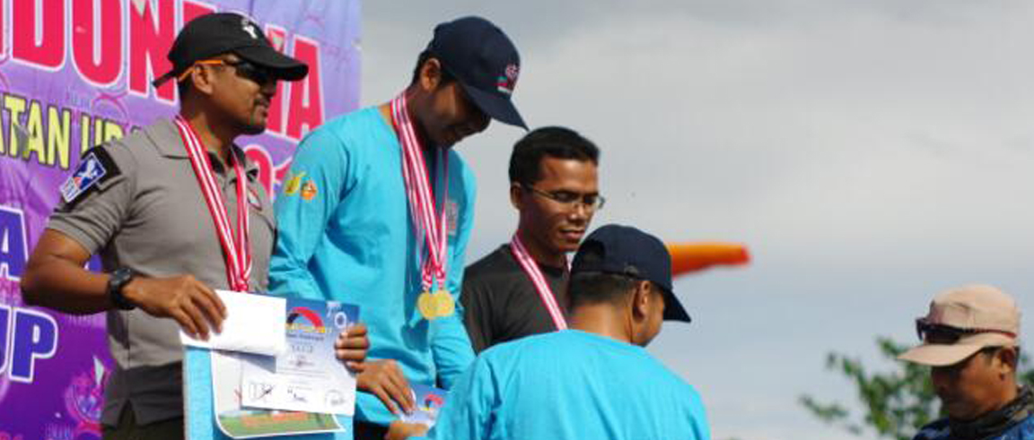 ARLEN SISWA HOMESCHOOLING BRILLIANT JAKBAR JUARA PARAMOTOR DI KASAU CUP