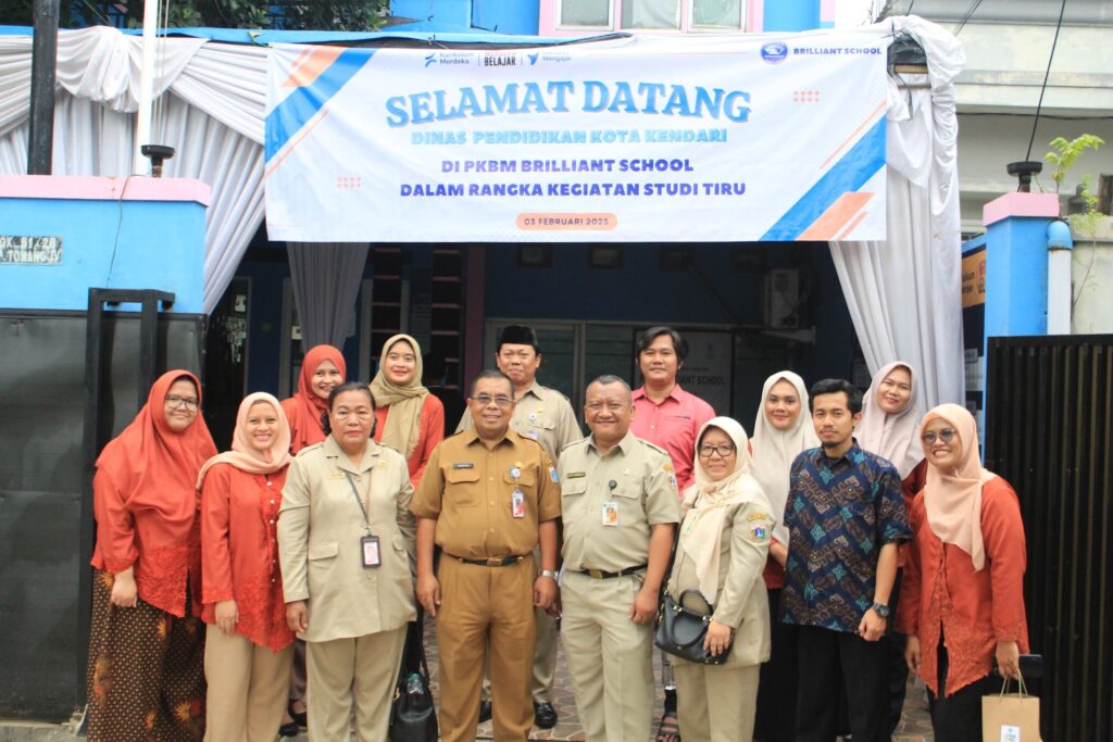 Foto bersama penilik suku dinas pendidikan Wilayah Jakarta Barat 2 